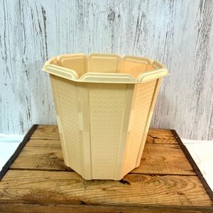 Vintage trash can Rubbermaid waste basket garbage plastic retro